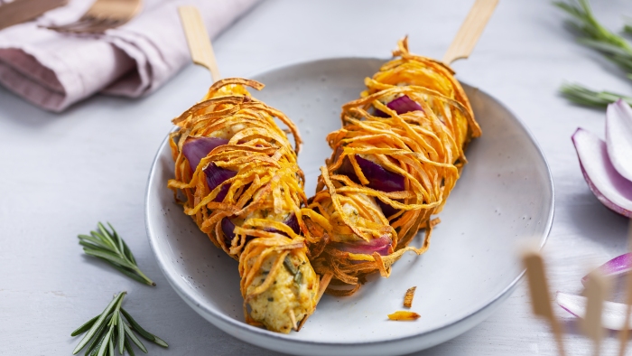 Crispy chicken skewers with spaghetti